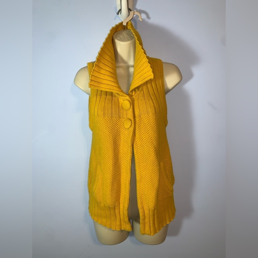 Forever 21 y2k Yellow Sleeveless Knit Sweater Vest cardigan 2 buttons mod small